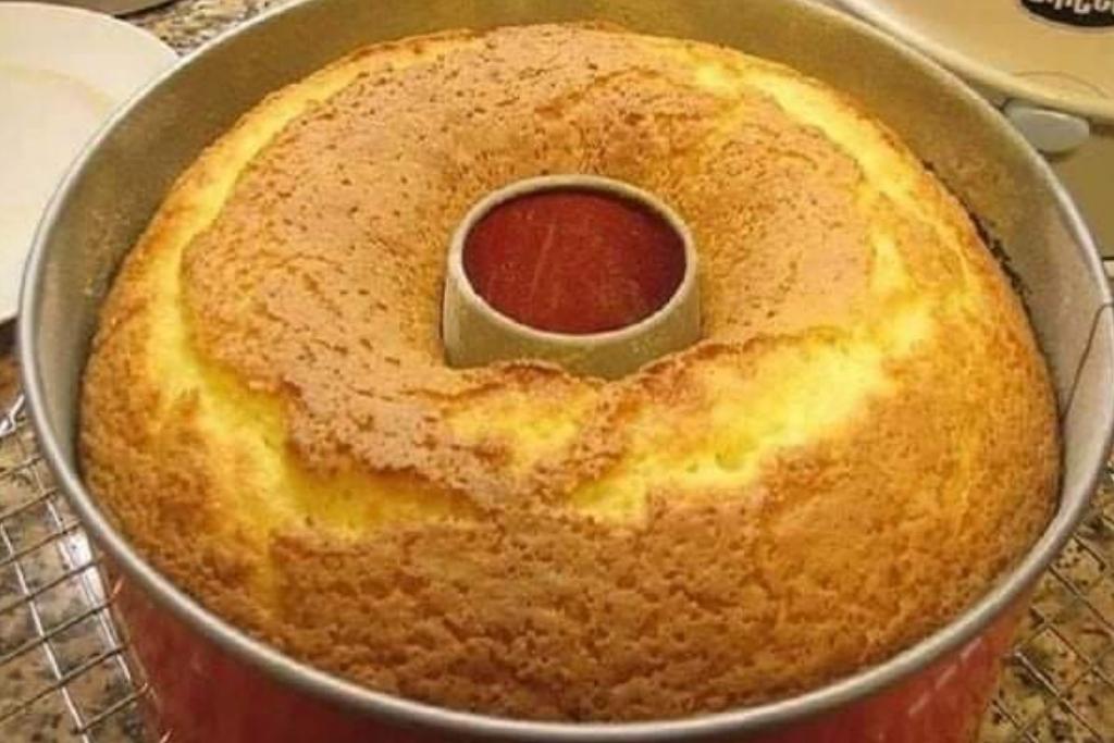 Bolo de laranja é simples, fofinho e tem um aroma maravilhoso