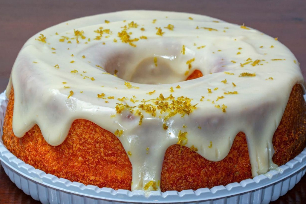 Bolo de limão delícia, na hora do lanche, não há nada melhor que um bolo quentinho e delicioso