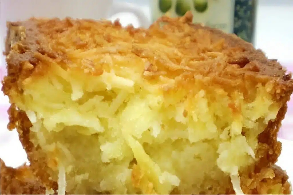 Bolo de mandioca fofinho e macio, um clássico da culinária de casa de vó