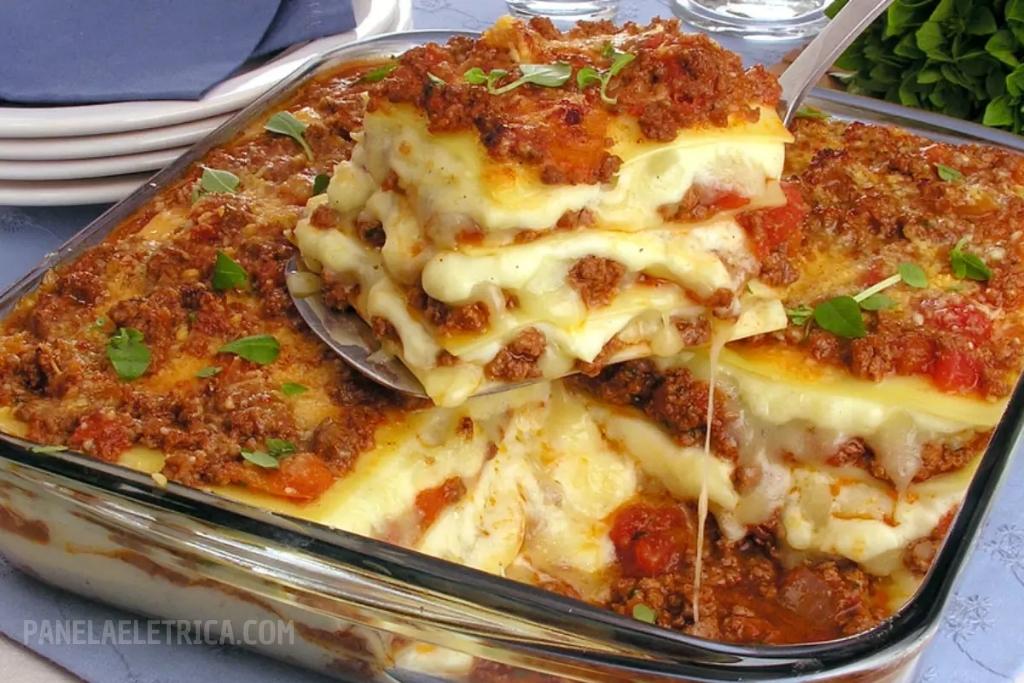 Lasanha com escondidinho de carne moída mais gostosa que você já viu