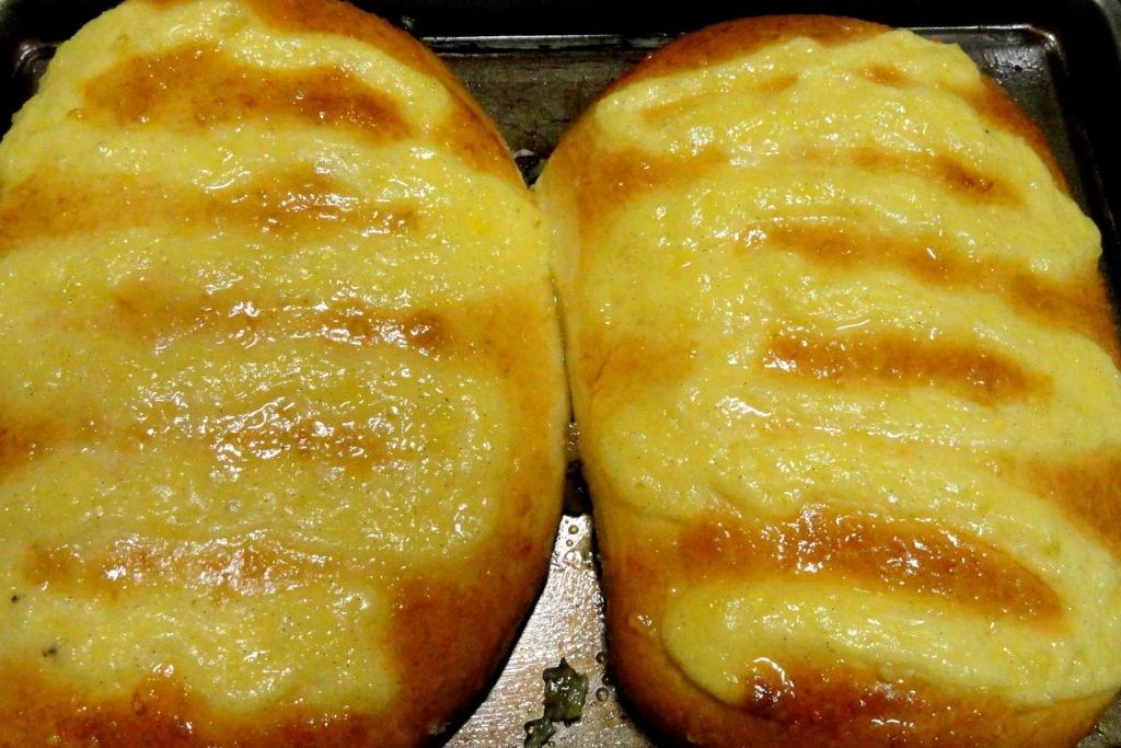 Pão com creme de confeiteiro, não tem café da manhã mais perfeito 