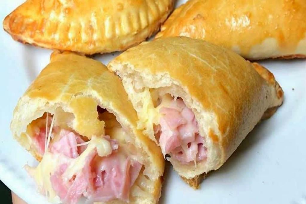 Pastel com 3 ingredientes fica uma delícia e vai desmanchar na sua boca