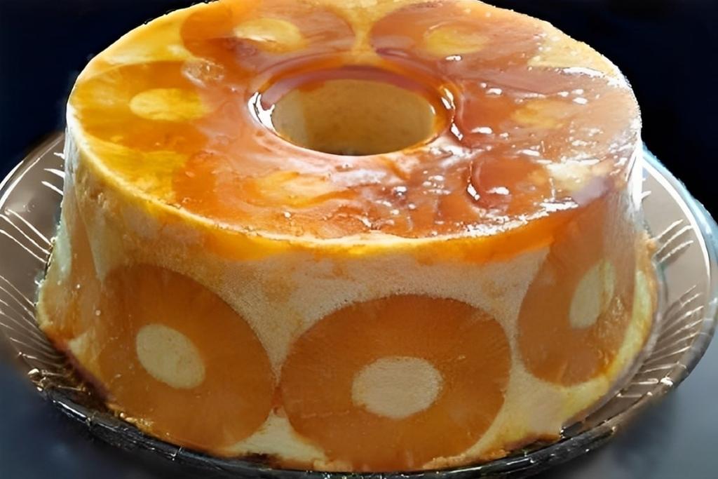 Pudim de abacaxi com a fruta, não vai ao forno é só bater os ingredientes e levar à geladeira